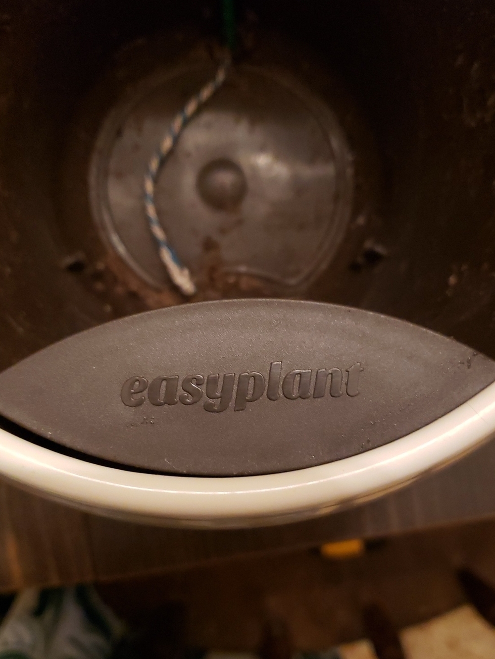 Easyplant Self-Watering Ceramic Planter Pot. Shiny Eggwhite. Monet. - Picture 7 of 10